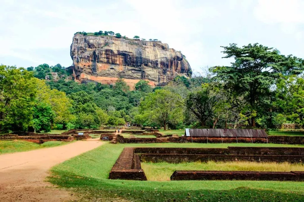 Sri Lanka Sigiriya Lion Rock von unten