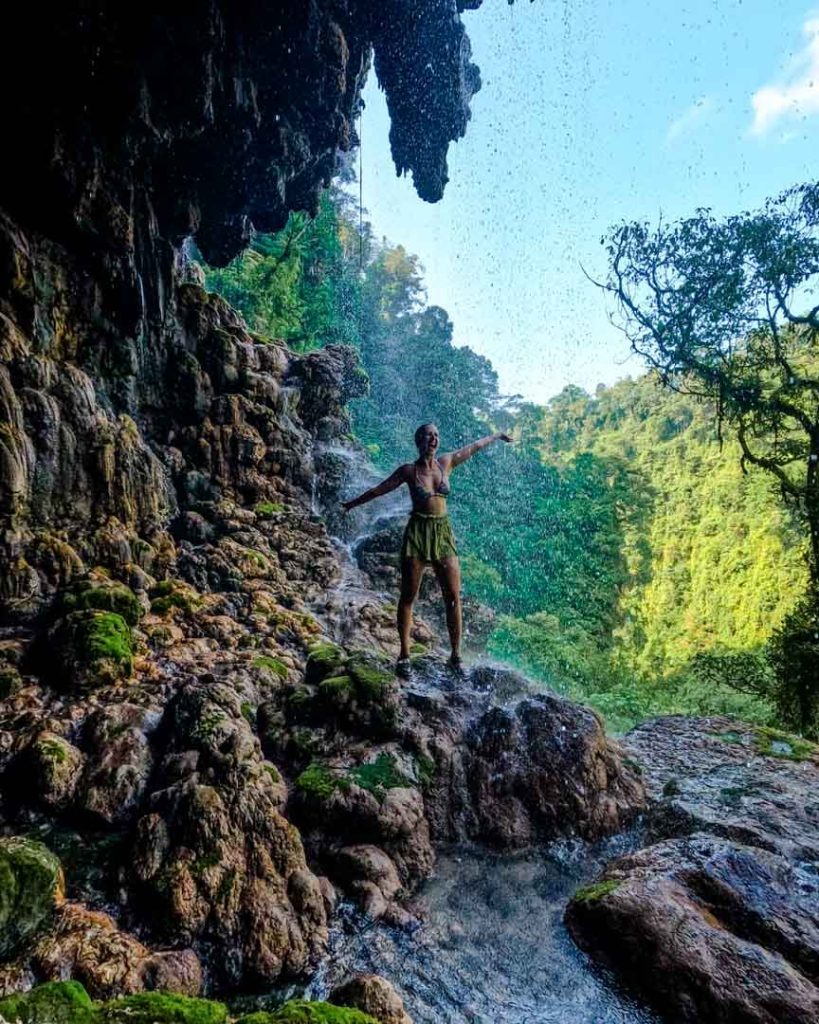 Tropfsteinhöhe bei Tumpak Sewu Wasserfall