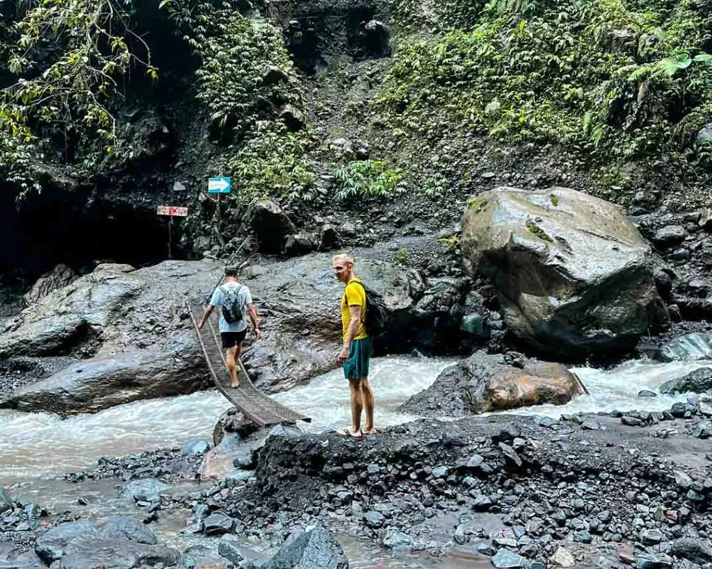 Wanderung zum Tumpak Sewu Wasserfall, Java