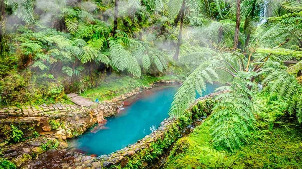 heisse quelle zum baden caldeira velha sao miguel azoren portugal Heiße Quelle zum Baden Caldeira Velha São Miguel Azoren Portugal
