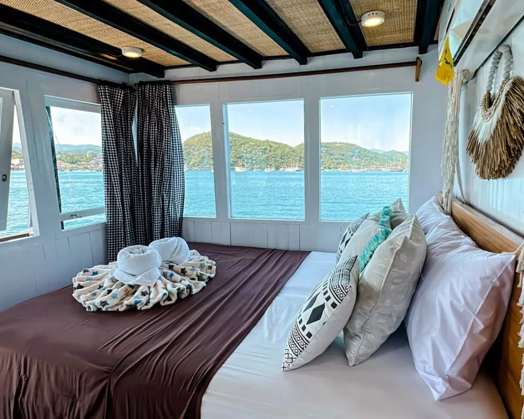Komodo Boot, Superior Zimmer mit privatem Bad