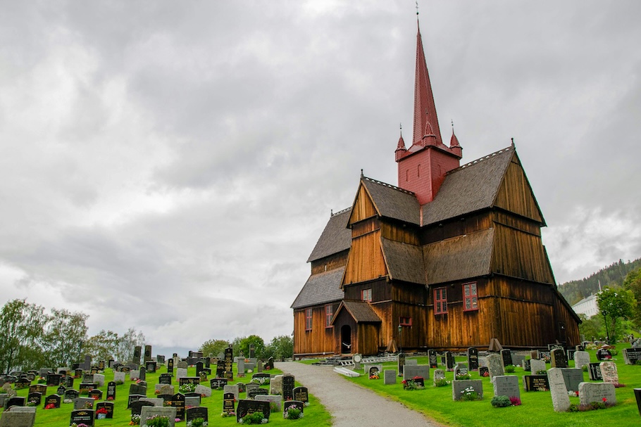 Lillehammer, Norwegen, Ringebu Stavkirke, Friedhof