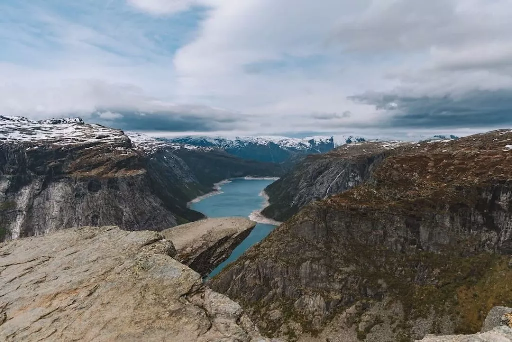 norwegen 4463 Trolltunga Wanderung Felsvorsprung
