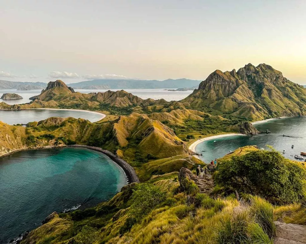Postkartenmotiv Padar Island bei Komodo Bootstour