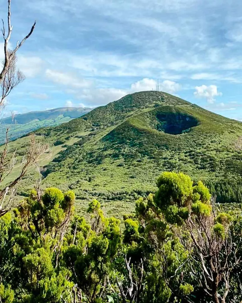 wanderung cabeco do canto mit blick auf die vulkane faial azoren Wanderung Cabeço do Canto mit Blick auf die Vulkane Faial Azoren
