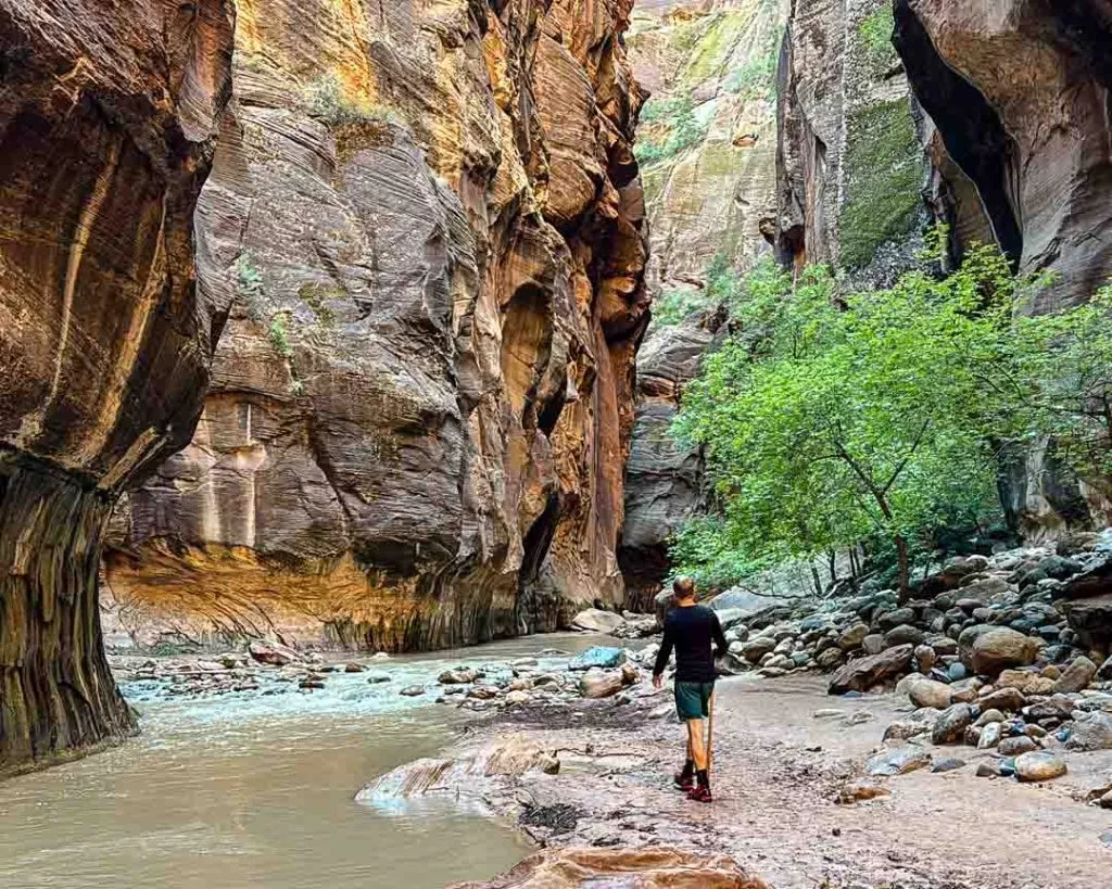 imposante felswaende bei narrows wanderung imposante Felswände bei Narrows Wanderung