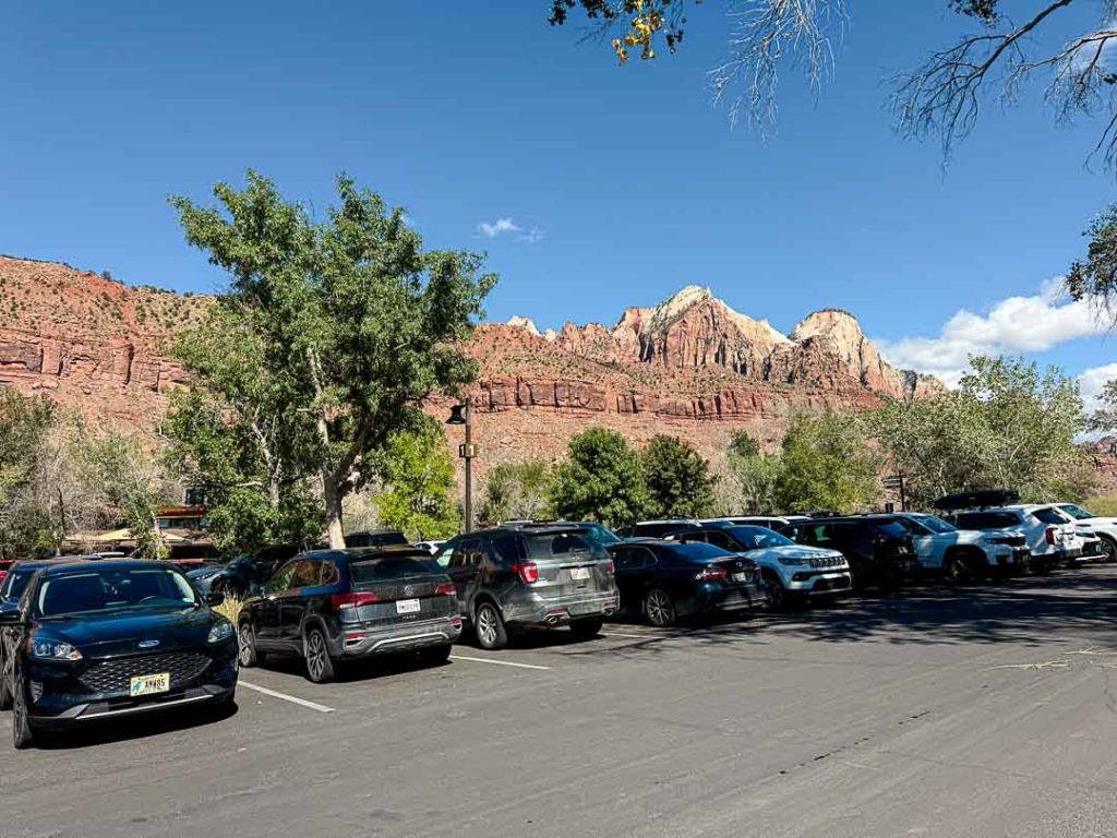 parkplatz bei visitor center im zion nationalpark Parkplatz bei Visitor Center im Zion Nationalpark
