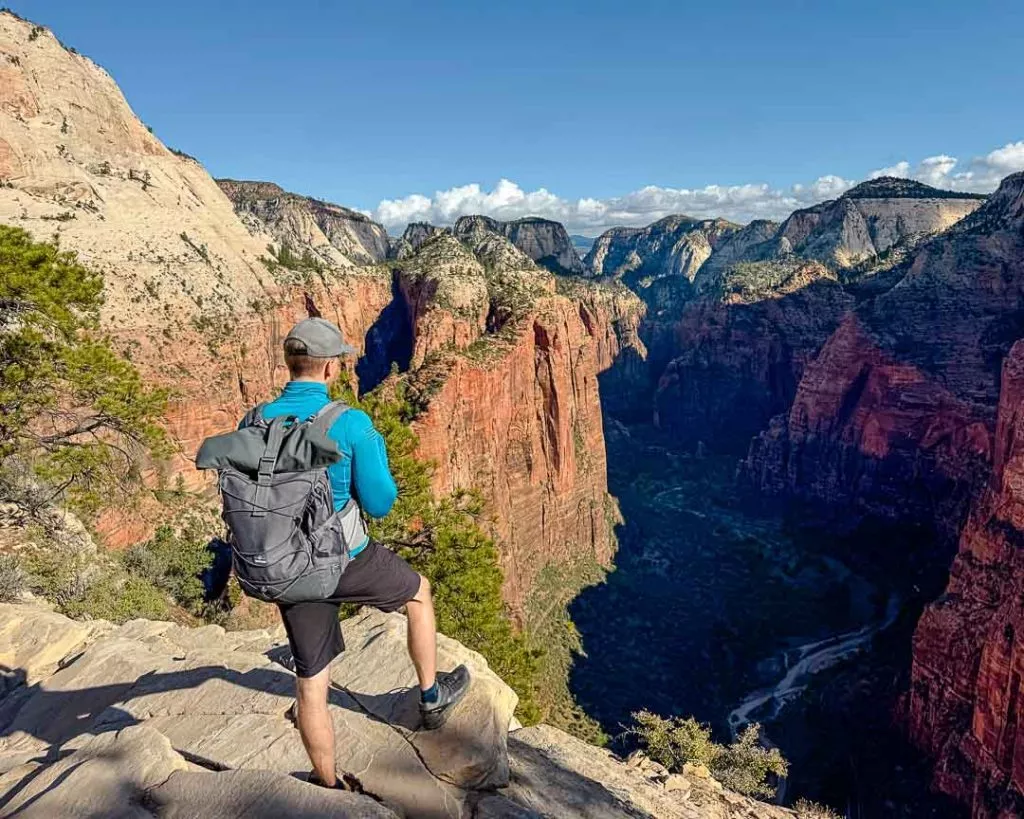 steile felswaende im zion park blick von angels landing steile Felswände im Zion Park, Blick von Angels Landing