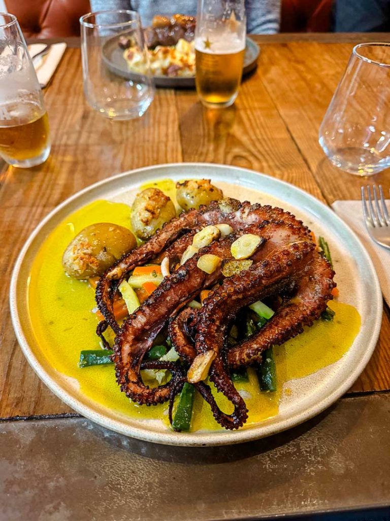 algarve 2025 162 von 297 Gegrillter Oktopus bei Algarve Roadtrip