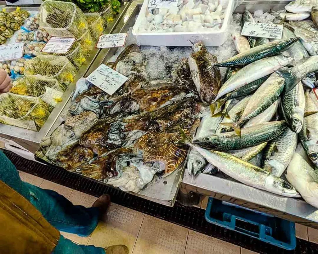 frischer fisch auf dem markt in loule frischer Fisch auf dem Markt in Loule