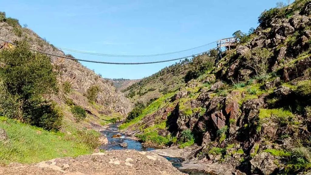 haengebruecke bei barranco do demo boardwalk wanderung algarve Hängebrücke bei Barranco do Demo Boardwalk, Wanderung Algarve
