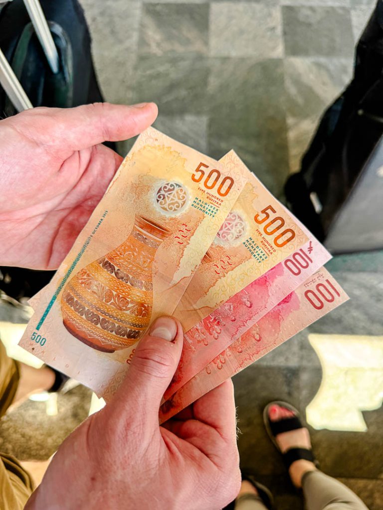 bargeld auf dhigurah malediven Bargeld auf Dhigurah, Malediven