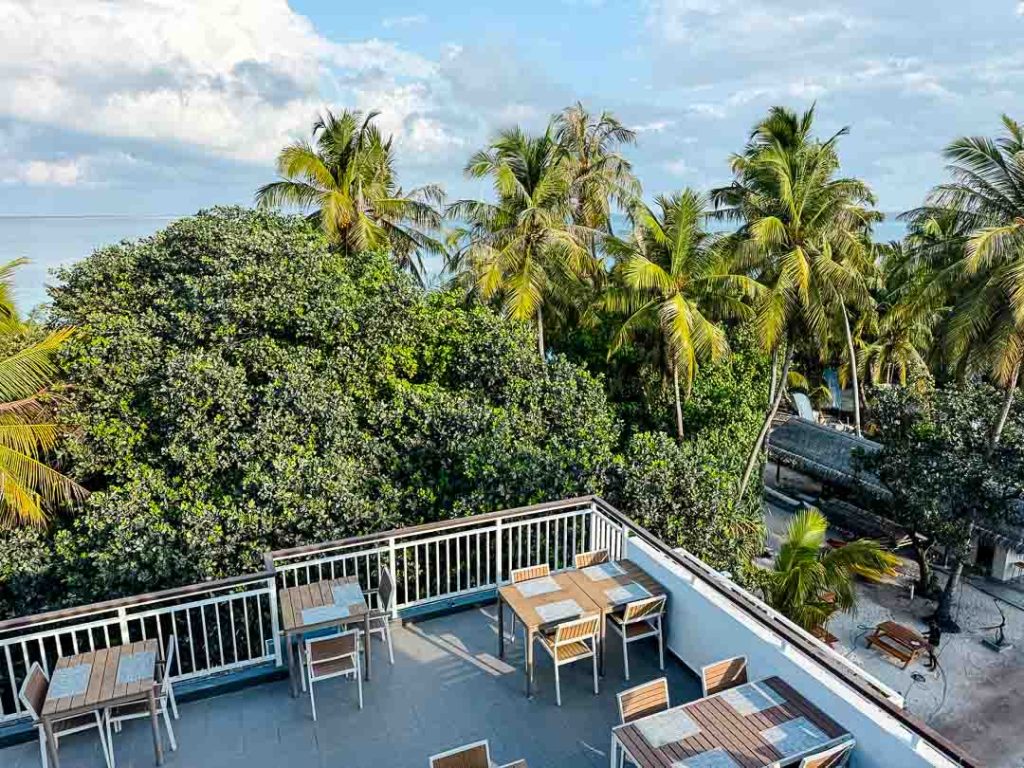 rooftop fruehstuecks terrasse dhiguveli maldives Rooftop Frühstücks-Terrasse, Dhiguveli Maldives