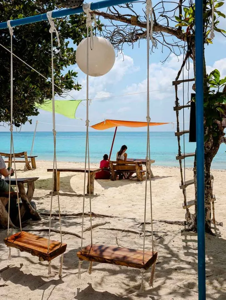 schoene strandbars auf dhigurah malediven schöne Strandbars auf Dhigurah, Malediven