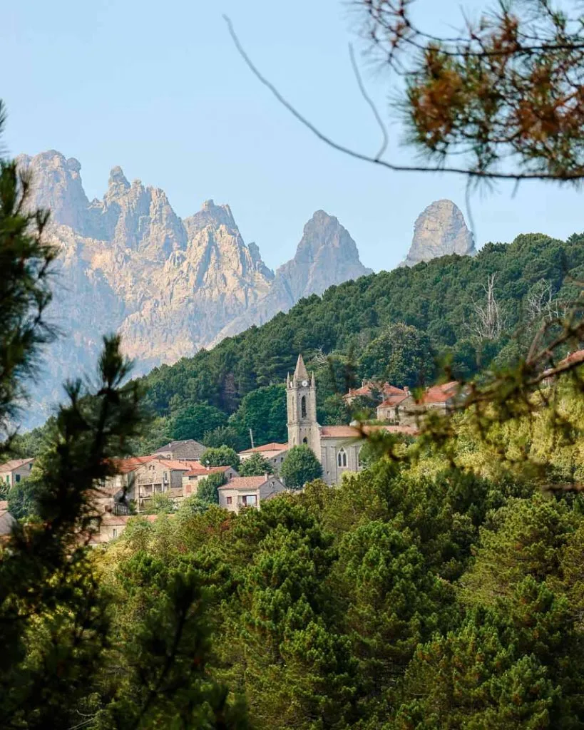 blick von strasse auf zonza Blick von Straße auf Zonza, Bavella Gebirge