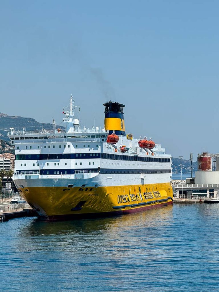 corsica ferries bei bastia korsika Corsica Ferries bei Bastia, Korsika