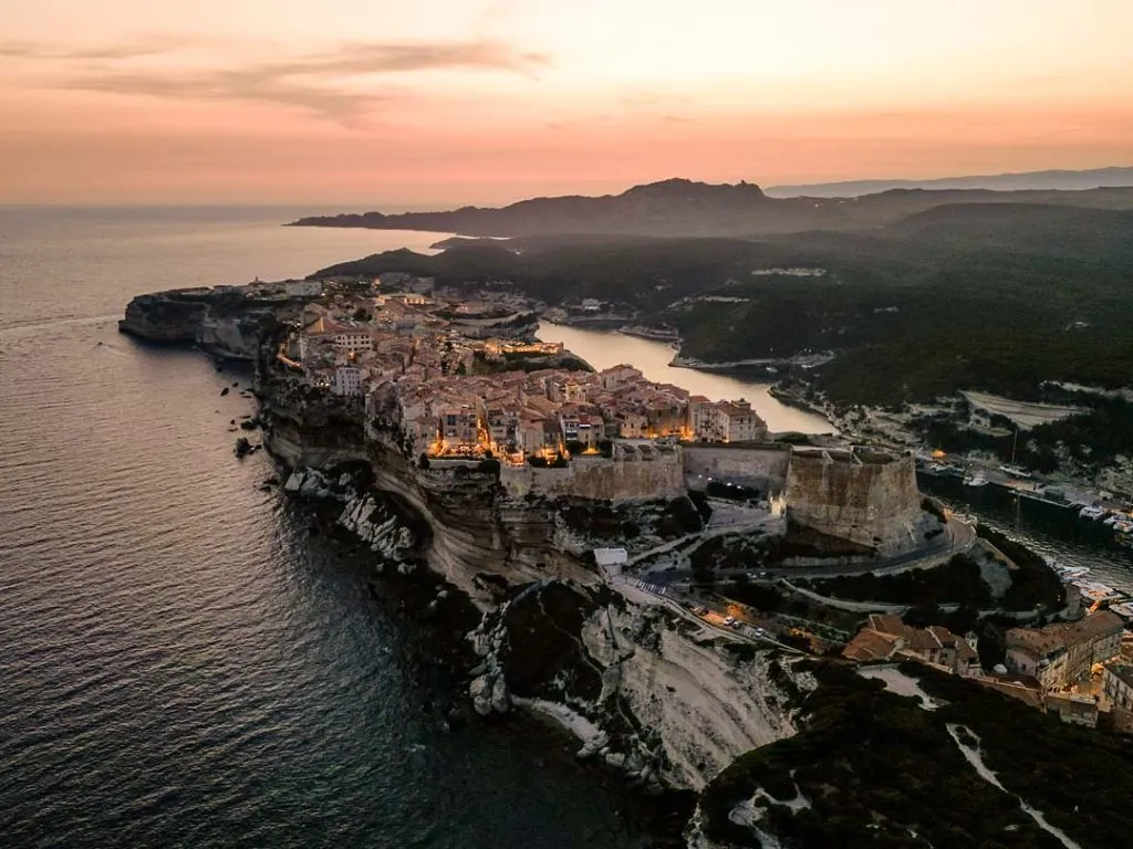 drohnenaufnahme von bonifacio korsika Drohnenaufnahme von Bonifacio, Korsika