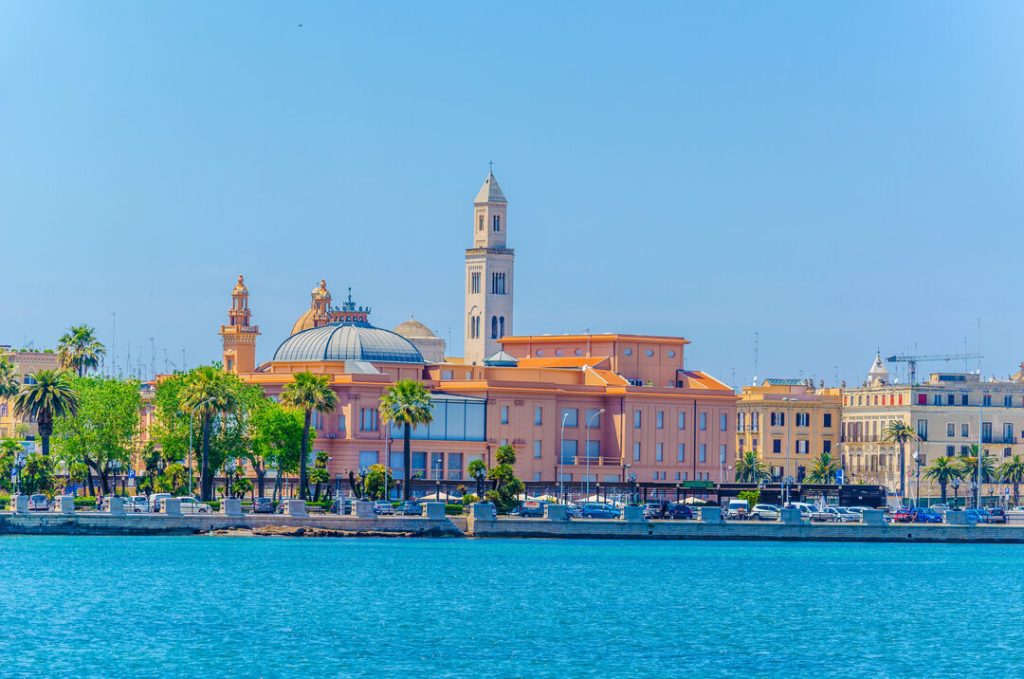 Apulien Blick auf die Hafenpromenade in Bari Apulien_Blick auf die Hafenpromenade in Bari