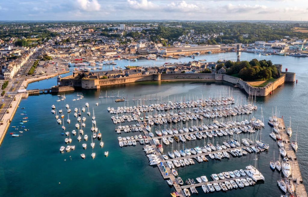 frankreich bretagne luftaufnahme der ville close mittelalterlichen ummauerten altstadt von concarneau Frankreich_Bretagne_Luftaufnahme der Ville Close, mittelalterlichen ummauerten Altstadt von Concarneau