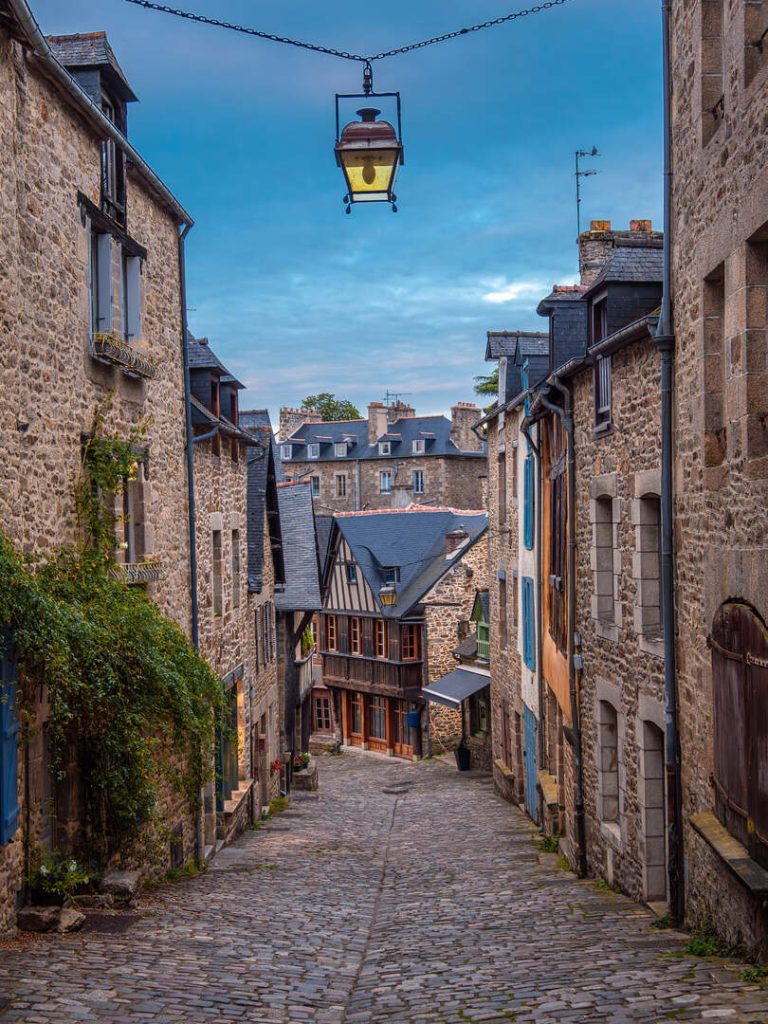 frankreich bretagne rue de jerzual in dinan Frankreich_Bretagne_Rue de Jerzual in Dinan