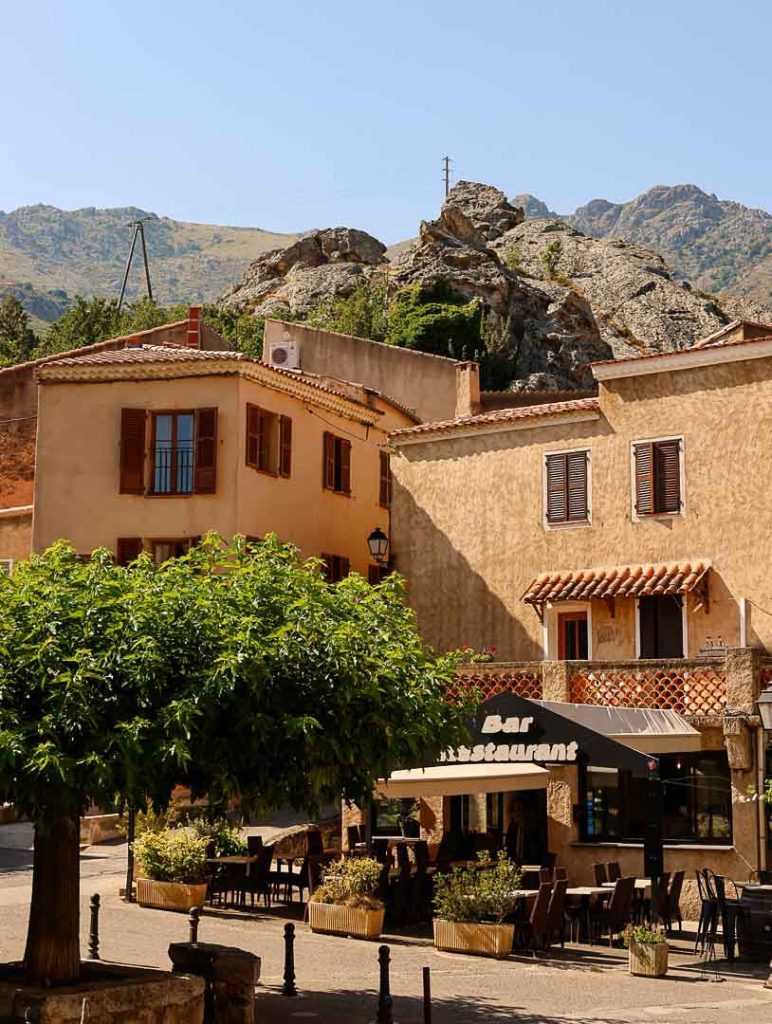 speloncato dorfplatz bergdorf bei calvi Speloncato Dorfplatz, Bergdorf bei Calvi