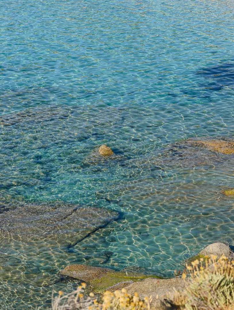 tuerkisblaues wasser beim strand plage de sainte restitude bei calvi türkisblaues Wasser beim Strand Plage de Sainte Restitude bei Calvi