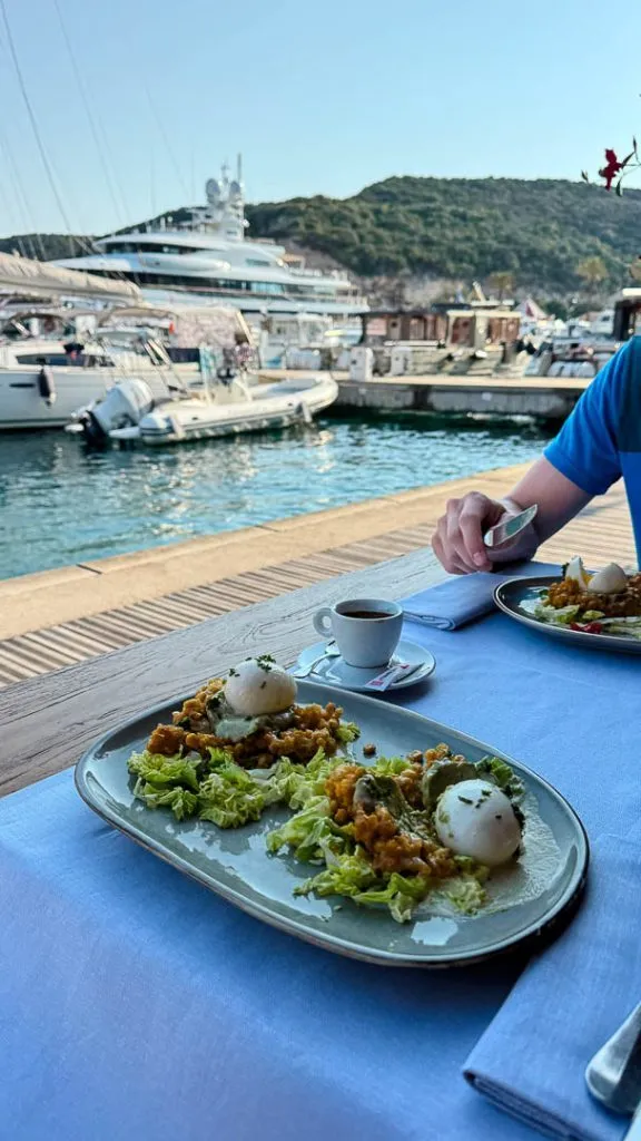 bonifacio korsika 83 von 282 Frühstück im La Caravelle am Hafen von Bonifacio