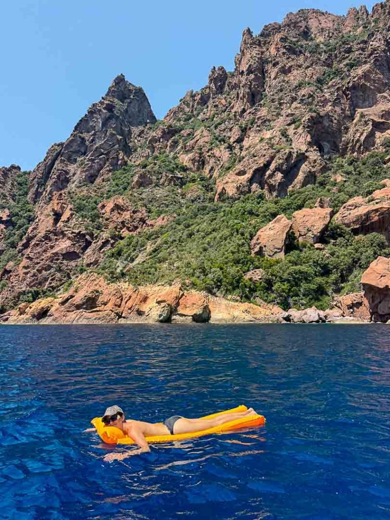 im wasser treiben lassen naturschutzgebiet la scandola porto ota Im Wasser treiben lassen, Naturschutzgebiet La Scandola, Porto Ota