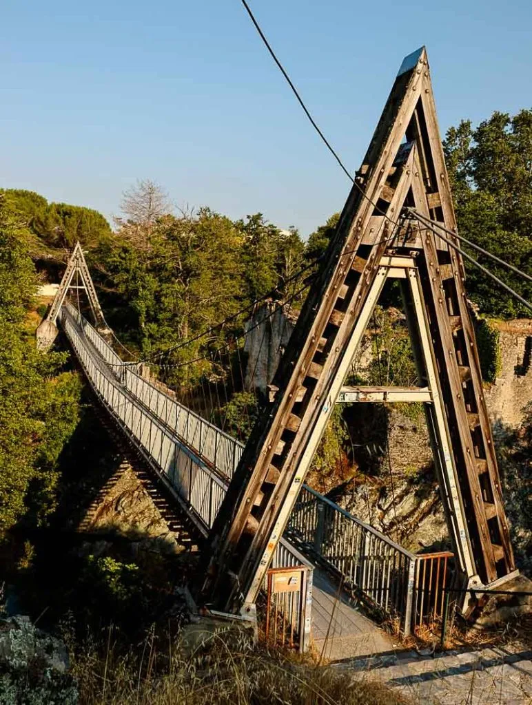 korsika corte restorica 114 von 173 Fußgängerbrücke in Corte, Korsika