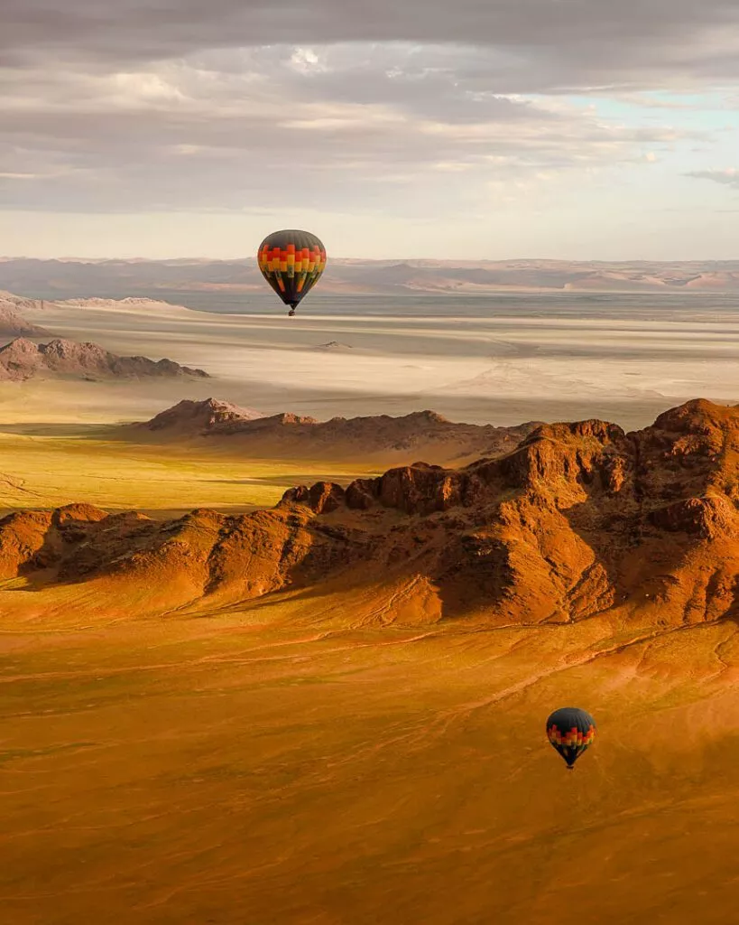 ballonfahrt in namibia ueber der namib wueste