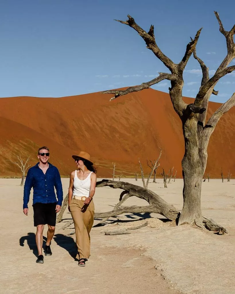 deadvlei in namibia als eine der schoensten sehenswuerdigkeiten