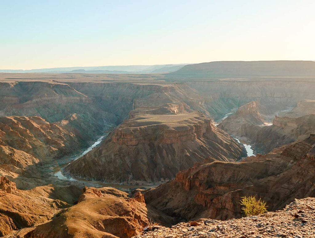 fish river canyon ist eine top sehenswuerdigkeit in namibia