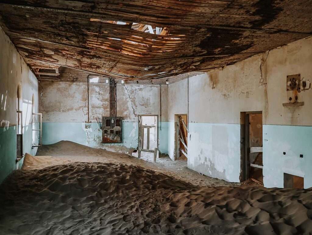 kolmanskuppe in namibia raeume voller sand