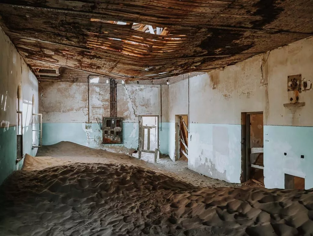 kolmanskuppe in namibia raeume voller sand