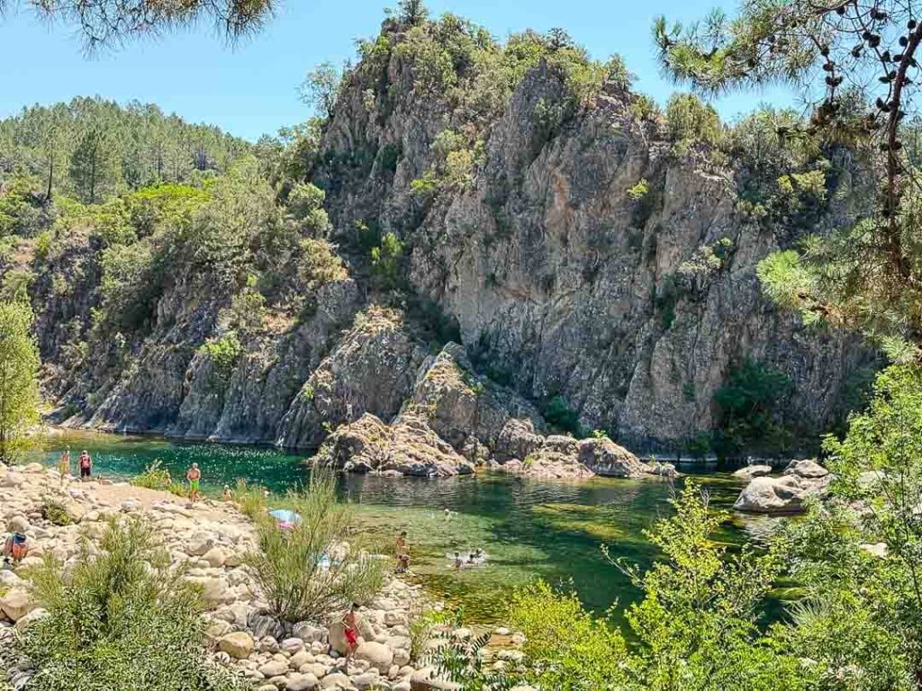 solenzara tal Riesiger Naturpool beim Restaurant U Rosumarinu, Korsika, Bavella Gebirge