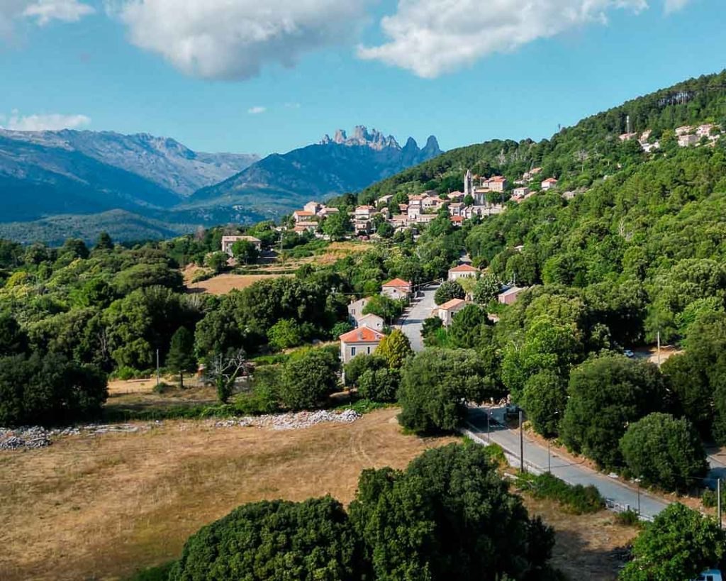 zonza und bavella gebirge im hintergrund korsika Zonza und Bavella Gebirge im Hintergrund, Korsika